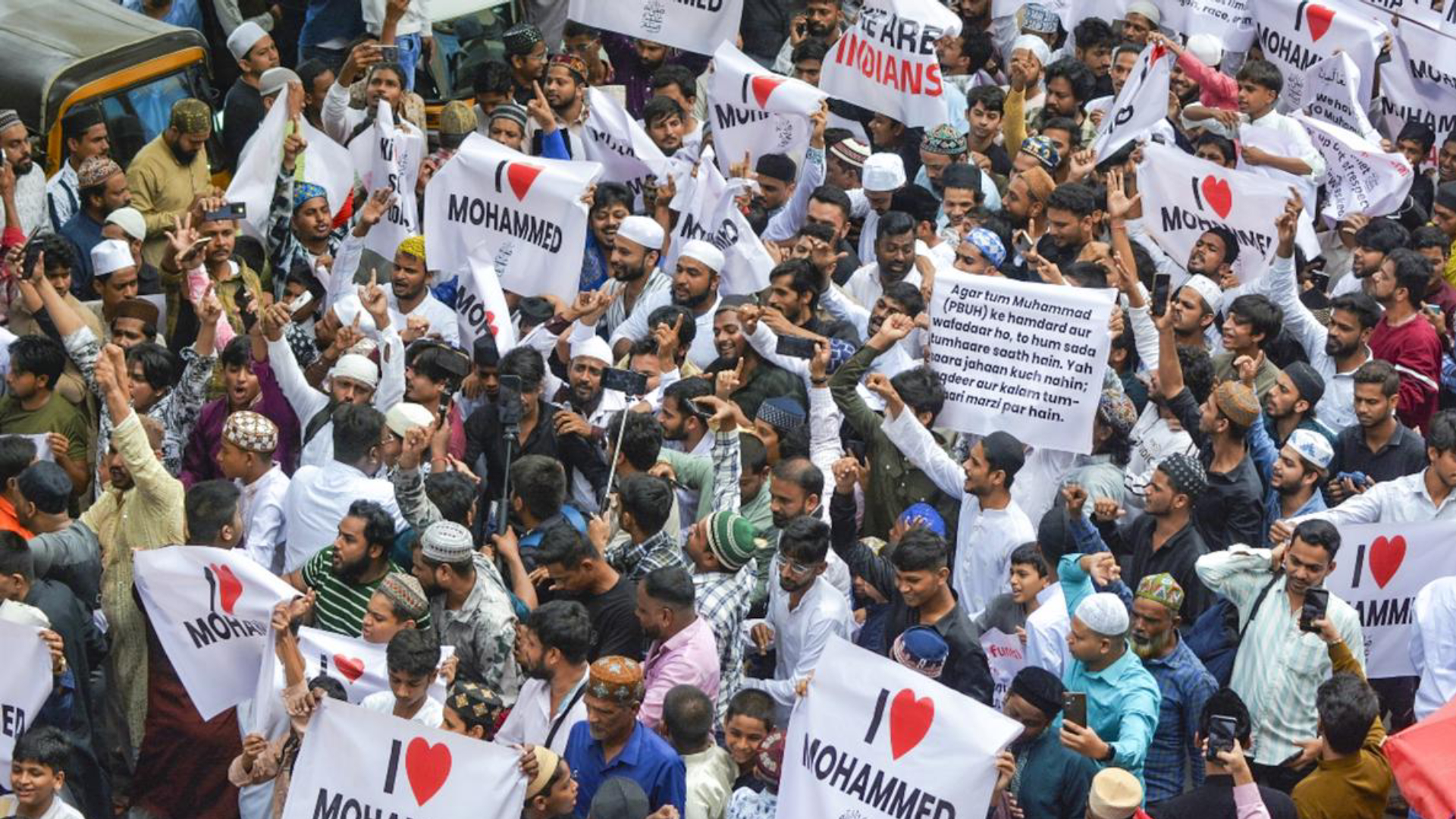 ভারতে ‘আই লাভ মুহাম্মদ’ লেখায় মুসলিমদের পুলিশের দমন-পীড়ন